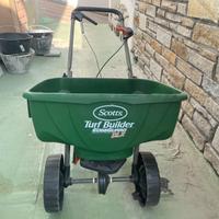 Spandiconcime Professionale per prati