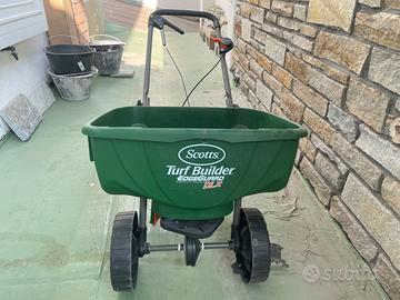 Spandiconcime Professionale per prati