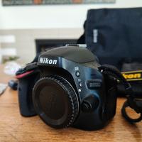 NIKON D5100 con Obiettivi e accessori 