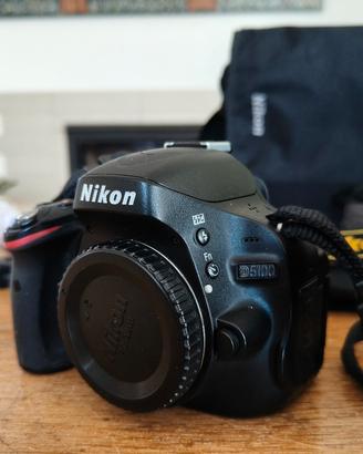 NIKON D5100 con Obiettivi e accessori 