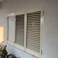 Persiane  in alluminio e infissi in legno interni