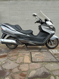 Suzuki Burgman 400 + Bauletto in tinta Suzuki