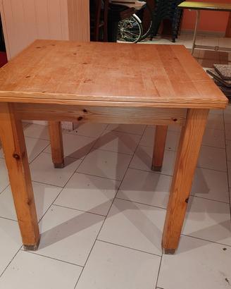 Tavoli in Legno Massiccio

