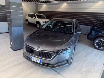 Skoda Octavia 2.0 TDI EVO SCR 150 CV DSG 4x4 Fari 
