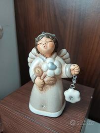 angelo con ciondolo thun