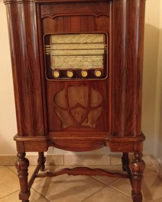 Radio d'epoca con mobile e giradischi Anni 40 