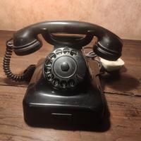 Telefono in bachelite antico a disco