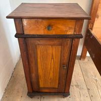 Comodino in legno massello