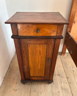Comodino in legno massello