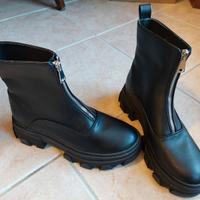 Anfibi neri con cerniera 