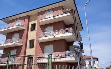 AMPIO TRILOCALE RISTRUTTURATO, VIA CESARE BATTISTI