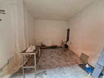 Vomero Arenella locale/box via orsi ad