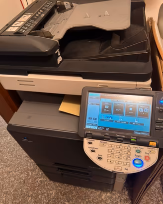 Stampante konica minolta bizhub c220