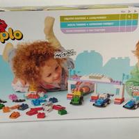 LEGO DUPLO Auto da corsa e piloti Team F1 (10445).