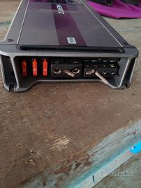 subwoofer e un amplificatore 