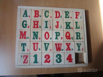 Alfabeto in legno