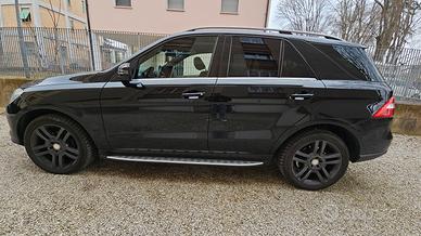 Mercedes ML350 con  gancio traino