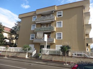 Locale Commerciale 150MQ, Doppio ingresso