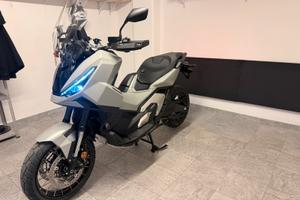 Honda xadv 750 anno 2026 km71 Nuovo!!
