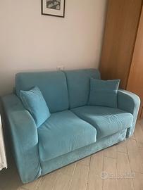 Divano letto artigianale in alcantara con cuscini