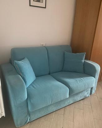 Divano letto artigianale in alcantara con cuscini