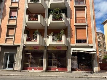 NEGOZIO A NOVARA