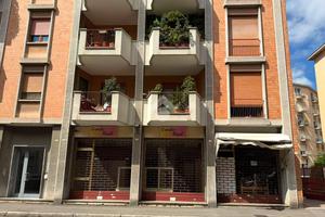 NEGOZIO A NOVARA