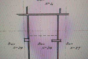 Box soppalcato, con scala in ferro e lavandino