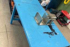 Banco moto portamoto morsa ruota