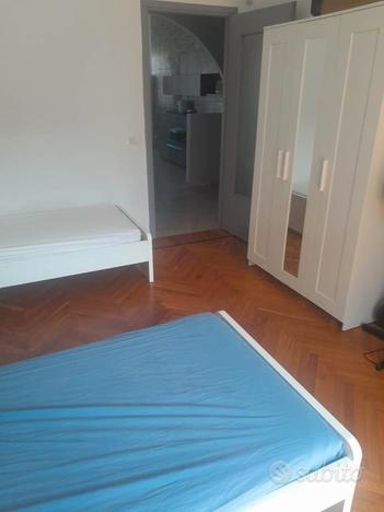 STANZA IN VIA PERGOLESI : 350 euro