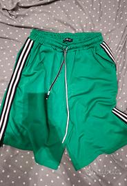 pantaloncino verde con tasche