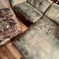 Divano angolare  in tessuto verde