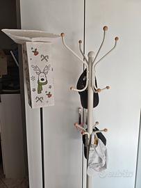 lampada multifunzione e appendipanni 