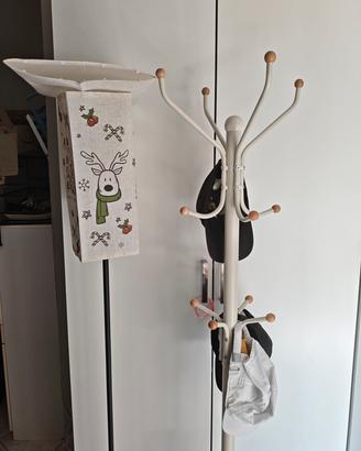 lampada multifunzione e appendipanni 