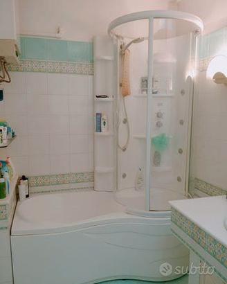vasca da bagno combinata con doccia idromassaggio