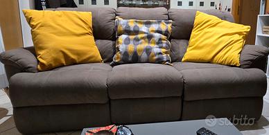 Divano tre posti con poltrona 