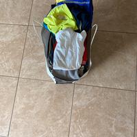 5 buste, scarpe,3 giubotti, pattini a rotelle