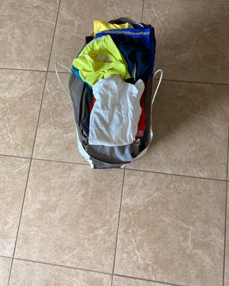 5 buste, scarpe,3 giubotti, pattini a rotelle