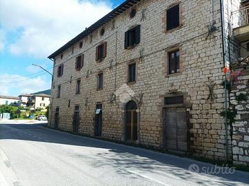 2 LOCALI A GUBBIO