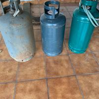 Bombole gas vuote e carrello portabombole