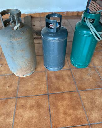 Bombole gas vuote e carrello portabombole