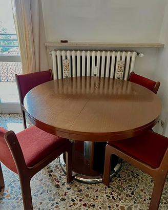 Tavolo in legno apribile+6 sedie-come nuovo, stile