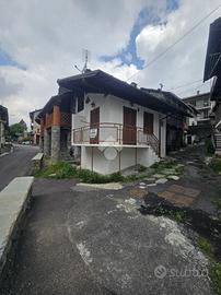 CASA SEMINDIPENDENTE A GROSCAVALLO