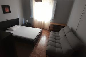 Stanze arredadate in contesto tranquillo