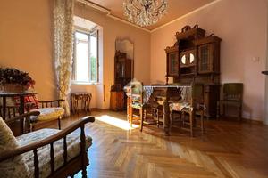 3 LOCALI A TRIESTE