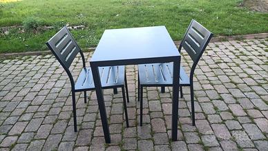 nr.4 tavolini e sedie in metallo antracite