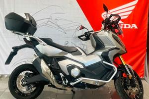 Honda X-ADV 750 gravel