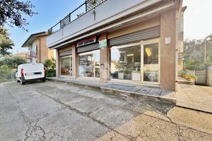 NEGOZIO A MORCIANO DI ROMAGNA