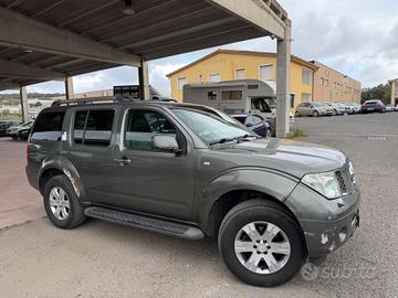 Nissan Pathfinder fuoristrada 4x4 7 posti