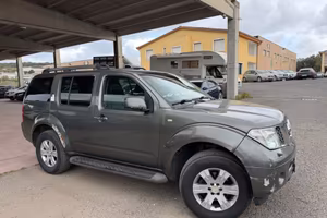Nissan Pathfinder fuoristrada 4x4 7 posti